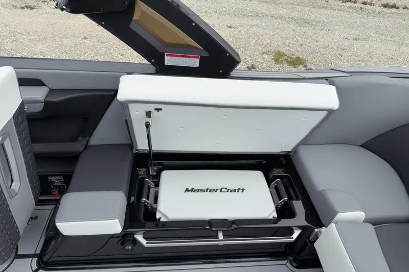 Slide: The Image of Mastercraft X22 2025 - 17