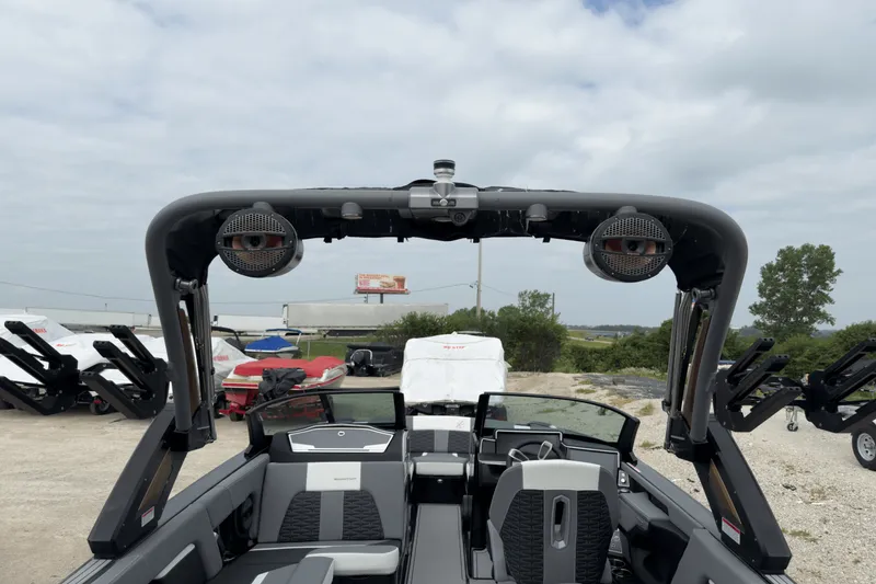 Slide: The Image of Mastercraft X22 2025 - 22