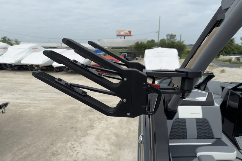 Slide: The Image of Mastercraft X22 2025 - 24