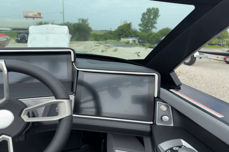 Slide: The Image of Mastercraft X22 2025 - 30