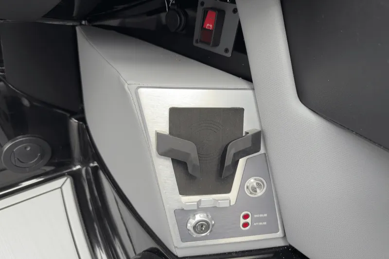 Slide: The Image of Mastercraft X22 2025 - 33