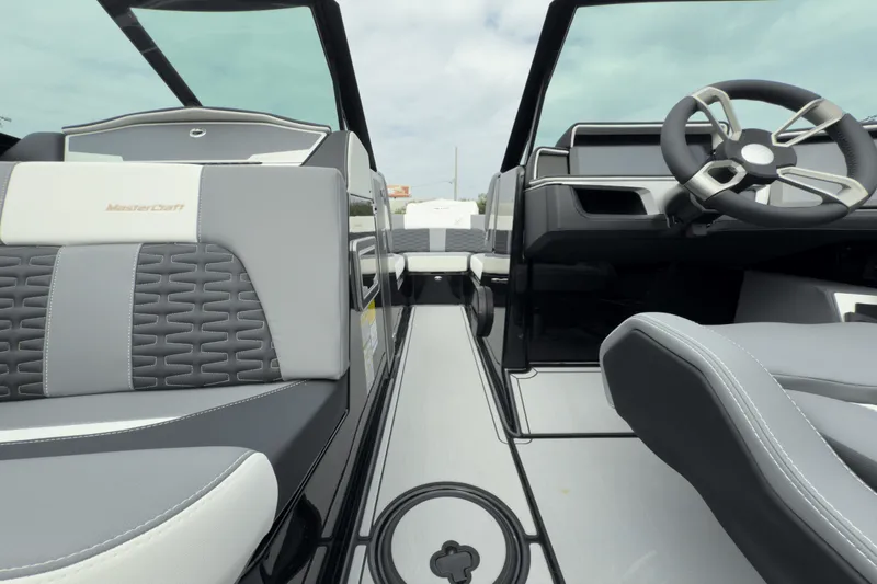 Slide: The Image of Mastercraft X22 2025 - 35