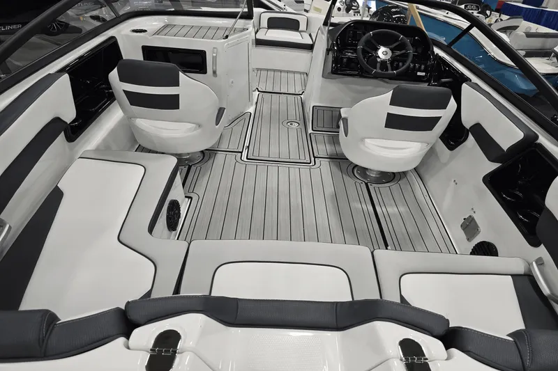 Slide: The Image of Yamaha 195S 2025 - 4