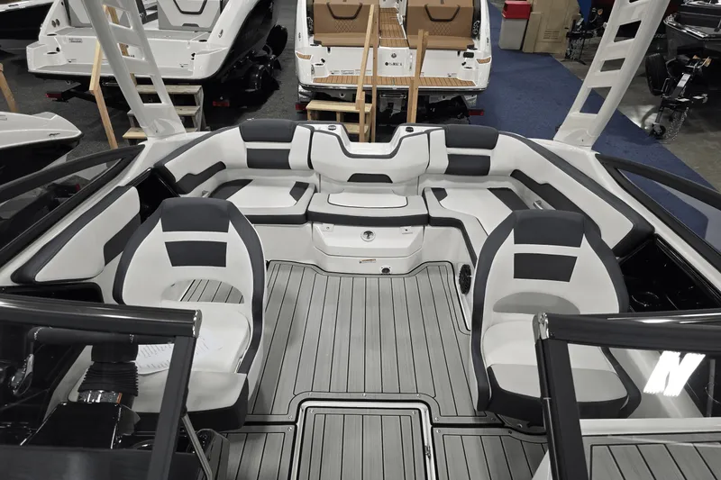 Slide: The Image of Yamaha 195S 2025 - 9