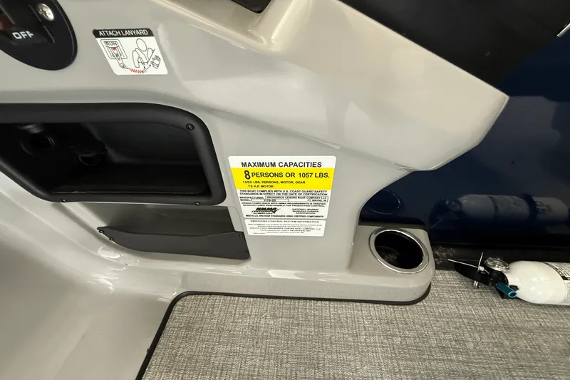 Slide: The Image of Harris Cruiser 190 2025 - 11