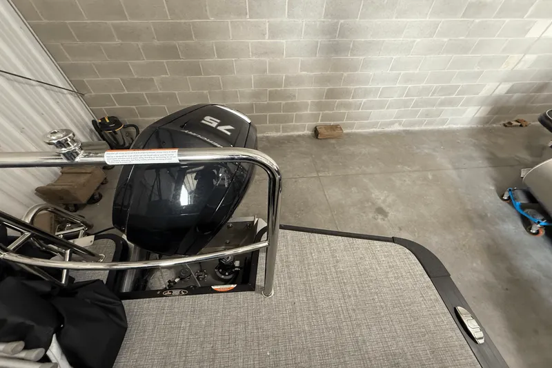 Slide: The Image of Harris Cruiser 190 2025 - 14