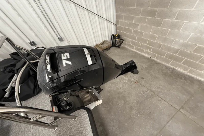 Slide: The Image of Harris Cruiser 190 2025 - 15