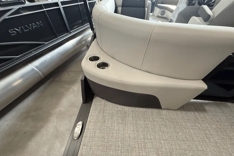 Slide: The Image of Harris Cruiser 190 2025 - 16