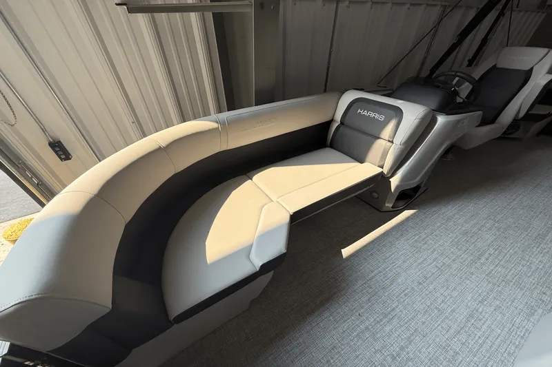 Slide: The Image of Harris Cruiser 190 2025 - 2