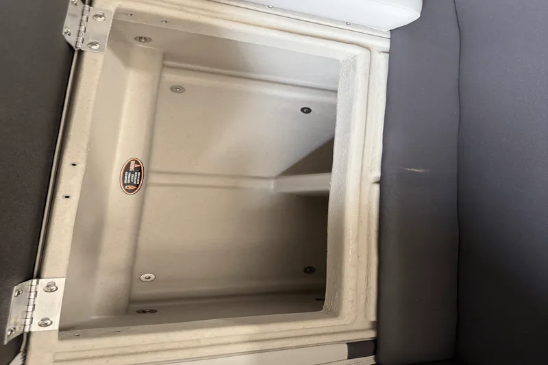 Slide: The Image of Harris Cruiser 190 2025 - 20