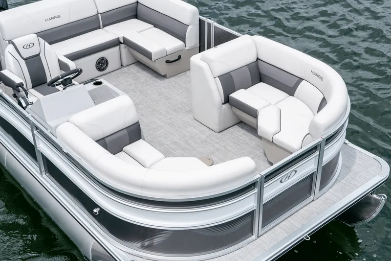 Slide: The Image of Harris Cruiser 190 2025 - 26