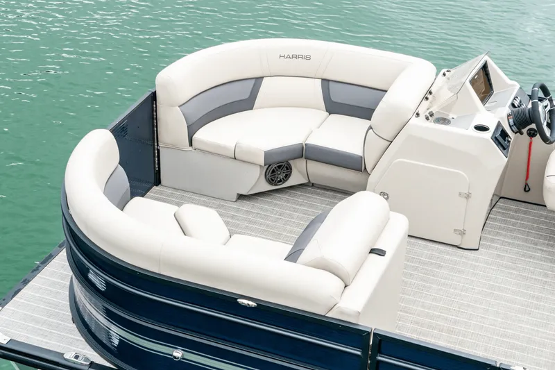 Slide: The Image of Harris Cruiser 190 2025 - 27