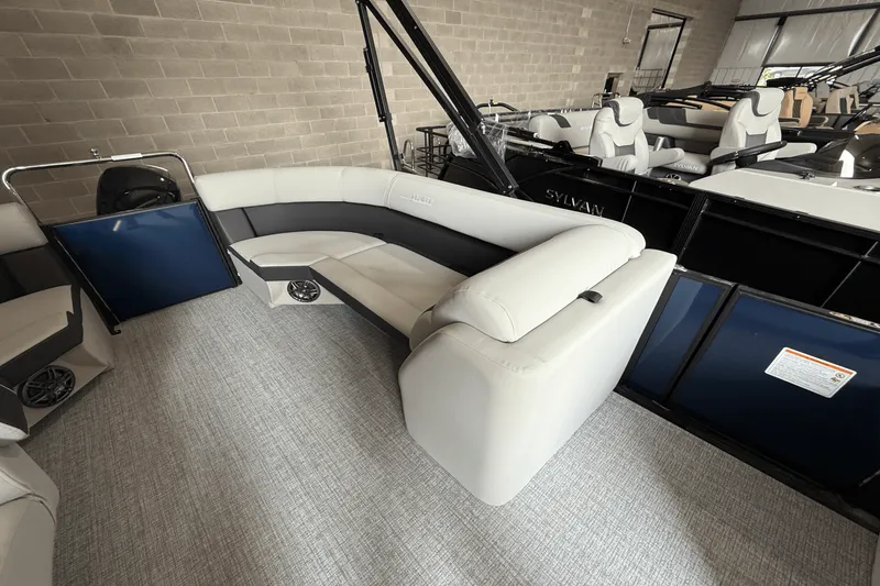 Slide: The Image of Harris Cruiser 190 2025 - 4