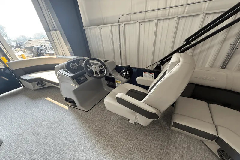 Slide: The Image of Harris Cruiser 190 2025 - 6