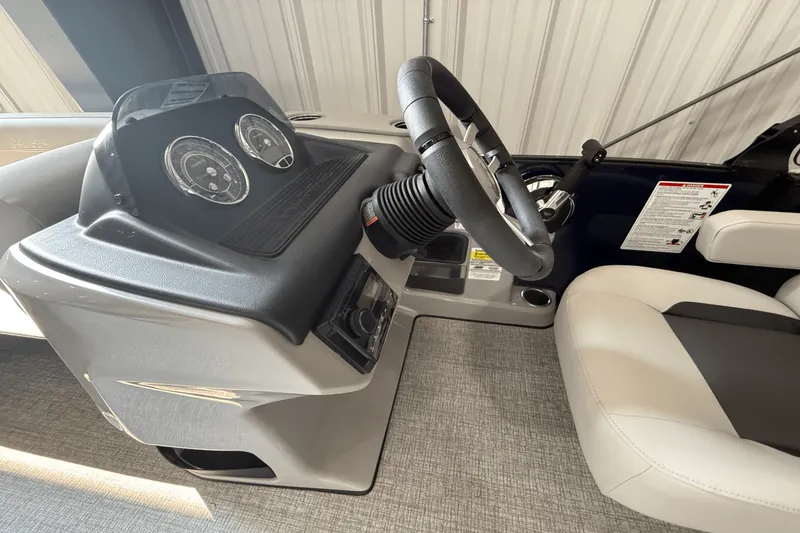 Slide: The Image of Harris Cruiser 190 2025 - 9