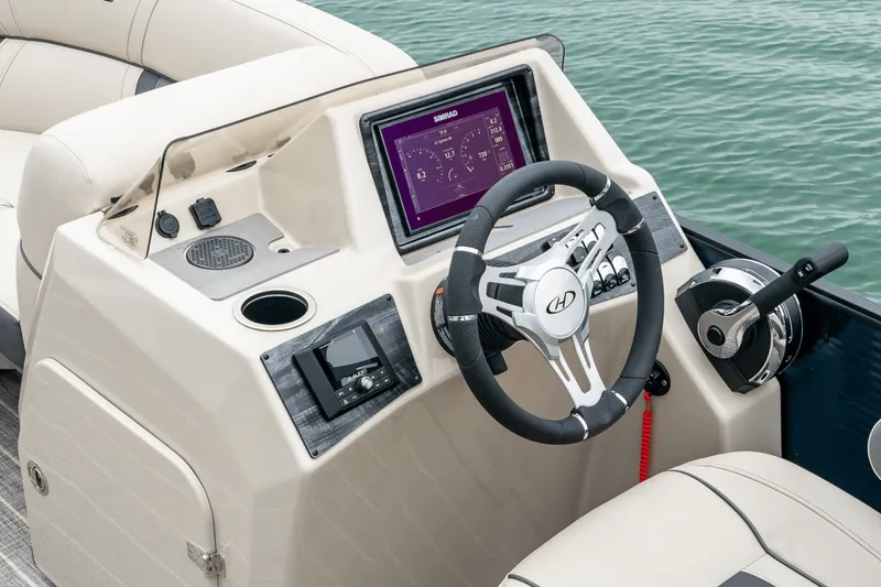 Slide: The Image of Harris Cruiser 190 2025 - 2