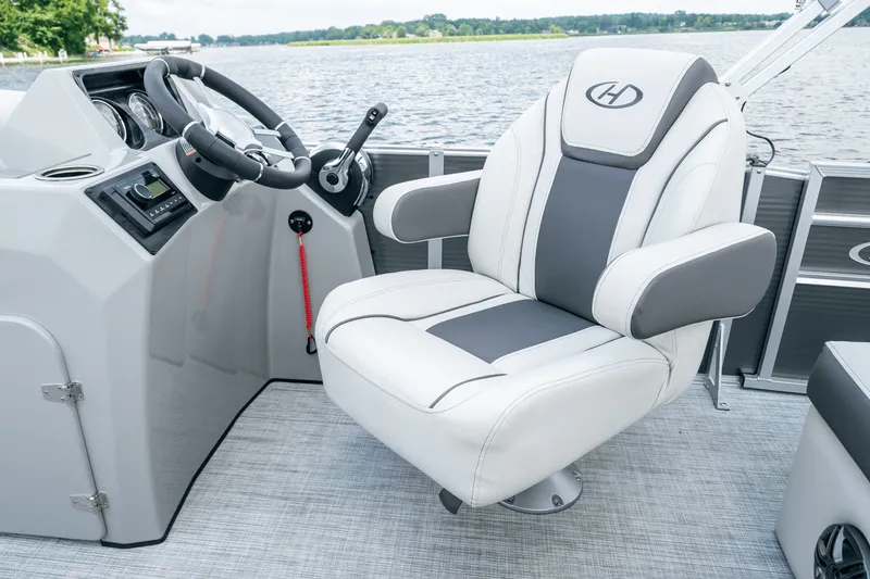 Slide: The Image of Harris Cruiser 190 2025 - 4