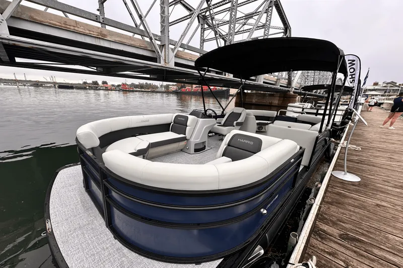 Slide: The Image of Harris 210 Cruiser 2025 - 2