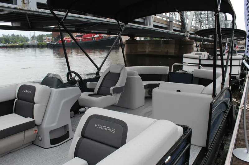 Slide: The Image of Harris 210 Cruiser 2025 - 5