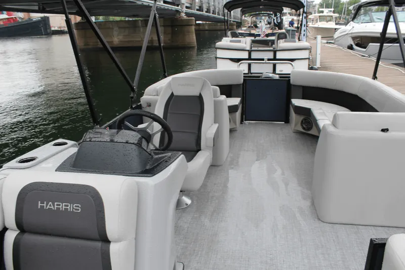 Slide: The Image of Harris 210 Cruiser 2025 - 6