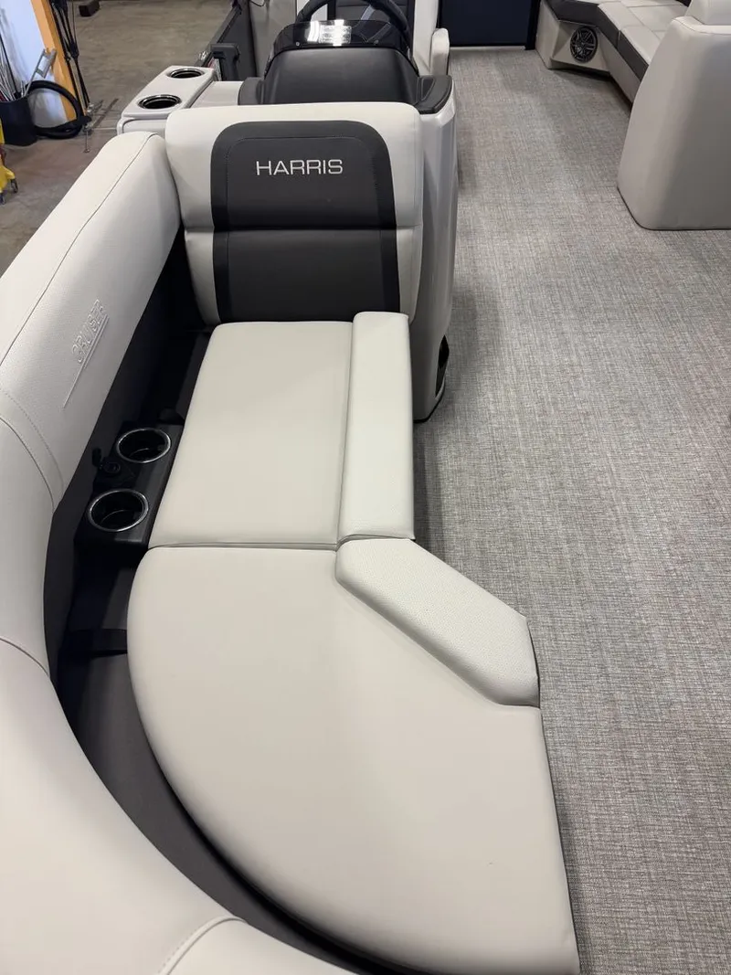 Slide: The Image of Harris 210 Cruiser 2025 - 19
