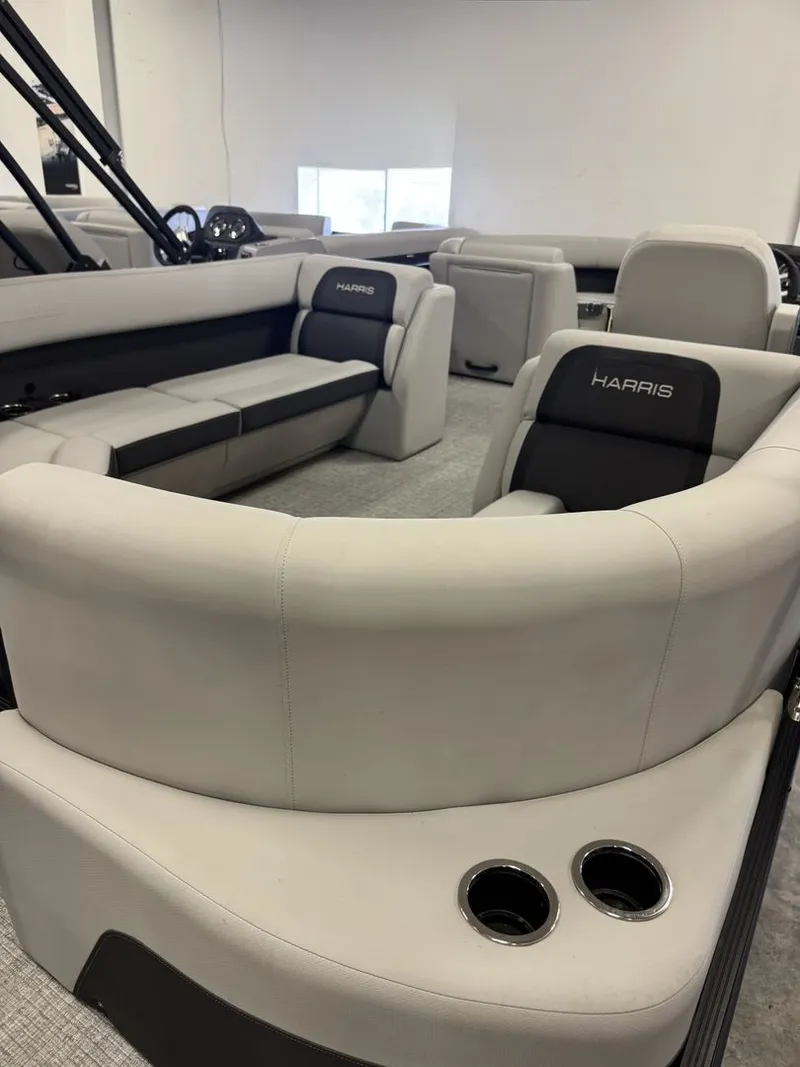 Slide: The Image of Harris 210 Cruiser 2025 - 3