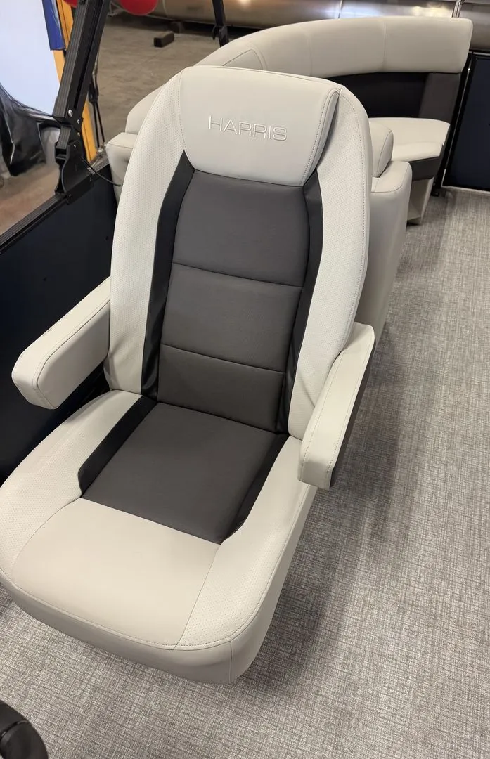 Slide: The Image of Harris 210 Cruiser 2025 - 10