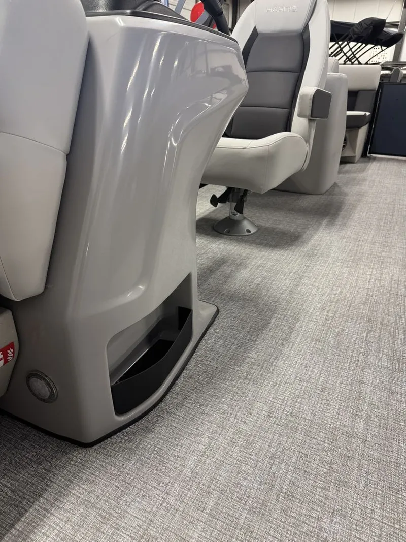Slide: The Image of Harris 210 Cruiser 2025 - 17