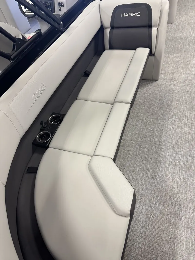 Slide: The Image of Harris 210 Cruiser 2025 - 6