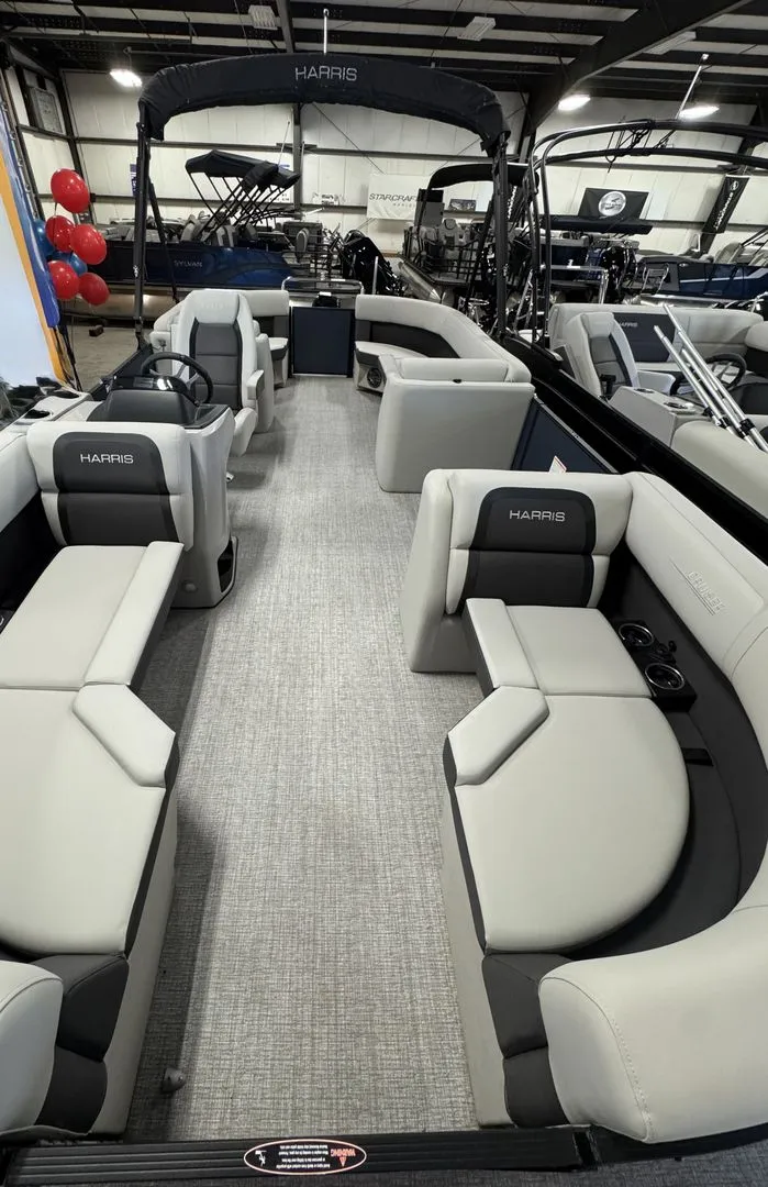 Slide: The Image of Harris 210 Cruiser 2025 - 21
