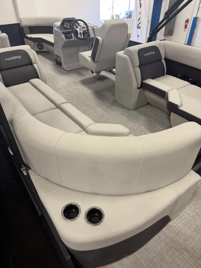 Slide: The Image of Harris 210 Cruiser 2025 - 4