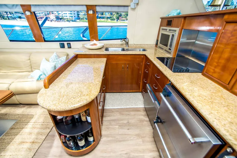 Slide: The Image of Carver Yachts 560 Voyager Skylounge 2005 - 10