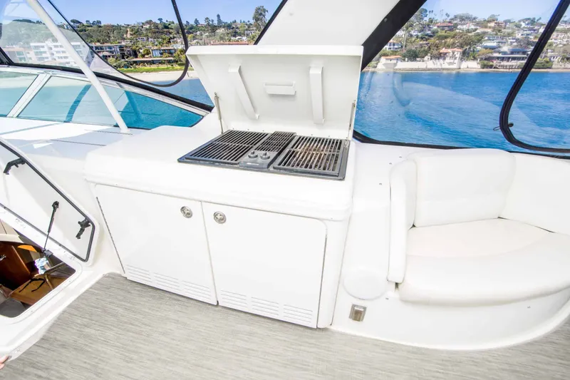 Slide: The Image of Carver Yachts 560 Voyager Skylounge 2005 - 18