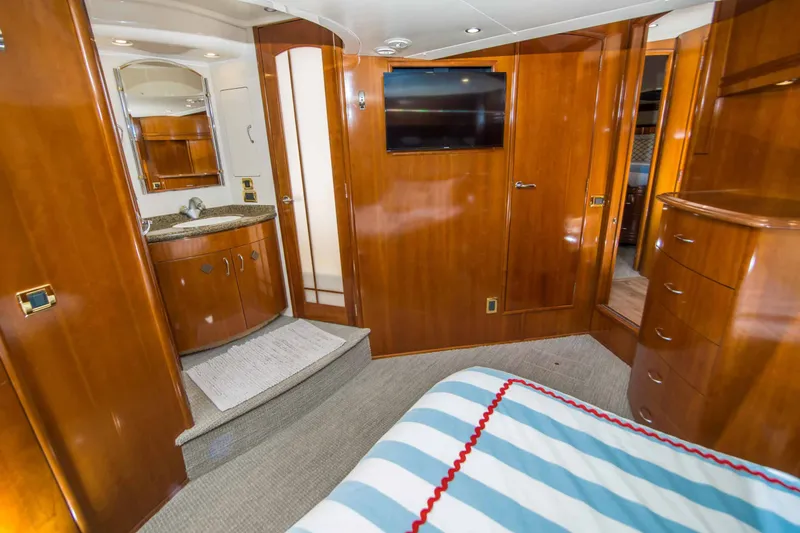 Slide: The Image of Carver Yachts 560 Voyager Skylounge 2005 - 25