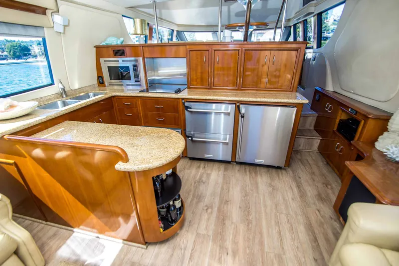 Slide: The Image of Carver Yachts 560 Voyager Skylounge 2005 - 9