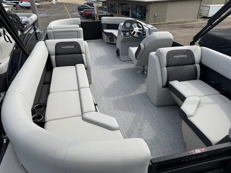 Slide: The Image of Harris 210 Cruiser 2025 - 11