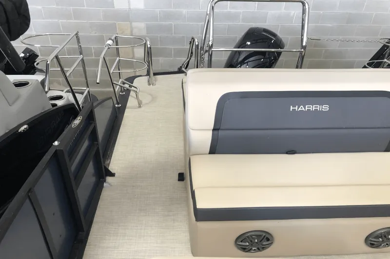 Slide: The Image of Harris 230 Cruiser 2025 - 13