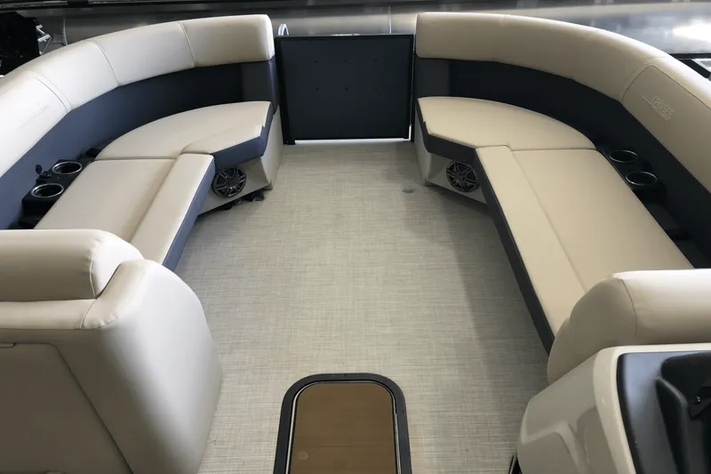 Slide: The Image of Harris 230 Cruiser 2025 - 22