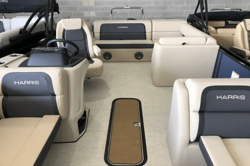 Slide: The Image of Harris 230 Cruiser 2025 - 6