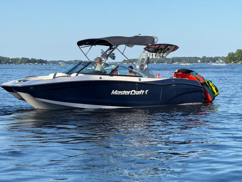 Slide: The Image of Mastercraft X22 2020 - 1