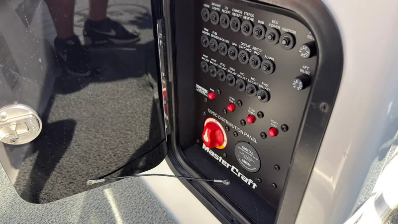 Slide: The Image of Mastercraft X22 2020 - 32