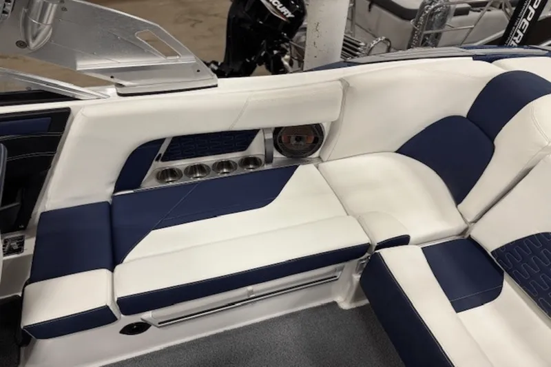 Slide: The Image of Mastercraft X22 2020 - 10