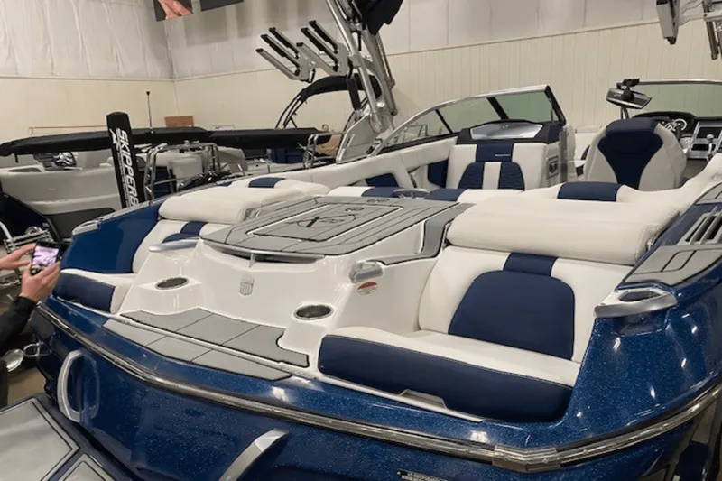 Slide: The Image of Mastercraft X22 2020 - 15