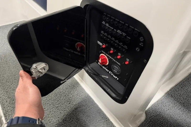 Slide: The Image of Mastercraft X22 2020 - 22