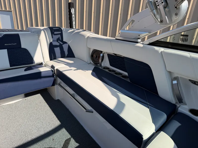 Slide: The Image of Mastercraft X22 2020 - 14