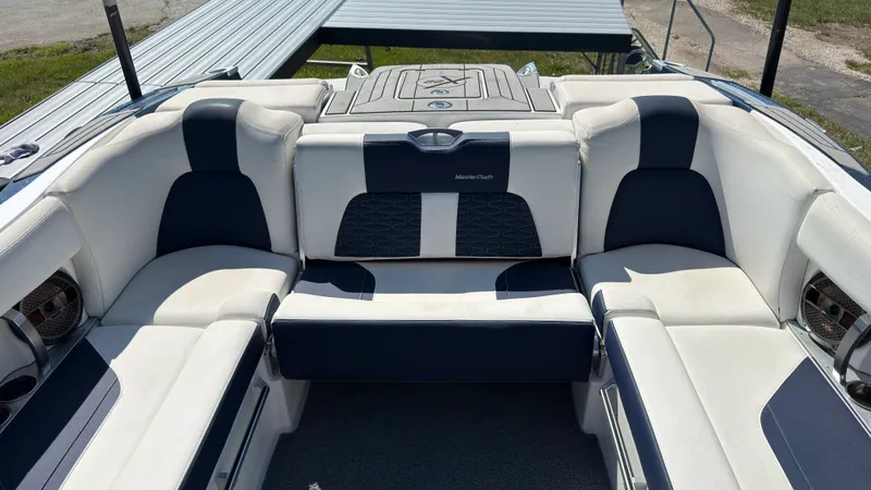 Slide: The Image of Mastercraft X22 2020 - 8