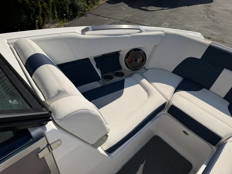 Slide: The Image of Mastercraft X22 2020 - 37