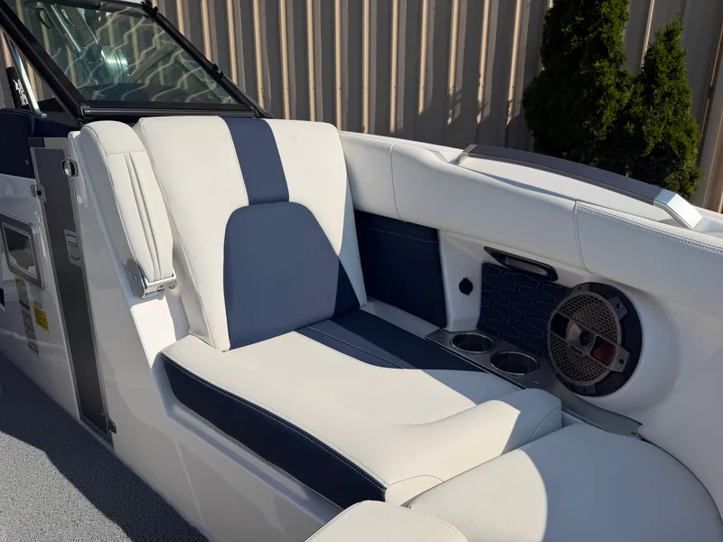 Slide: The Image of Mastercraft X22 2020 - 40
