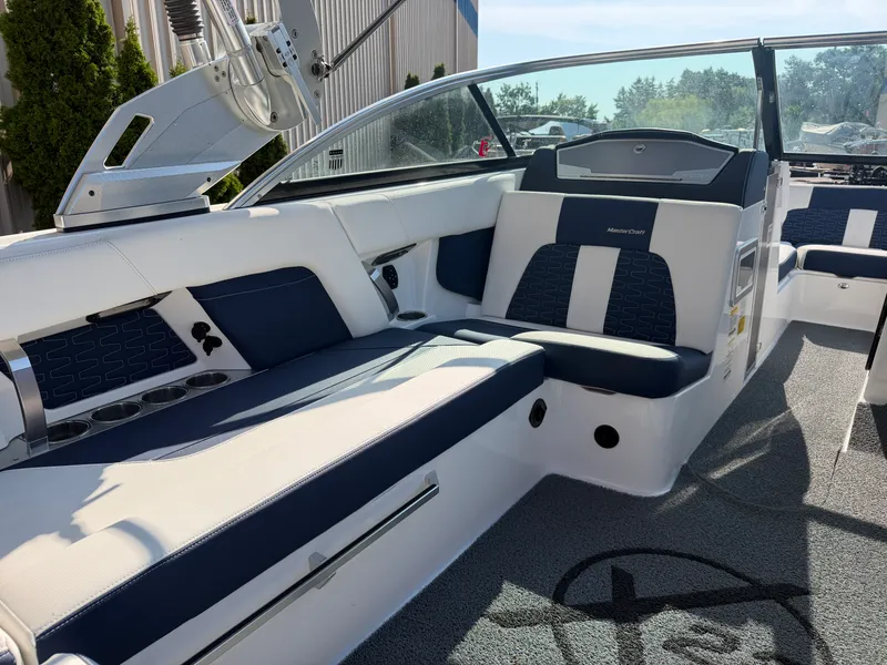 Slide: The Image of Mastercraft X22 2020 - 16