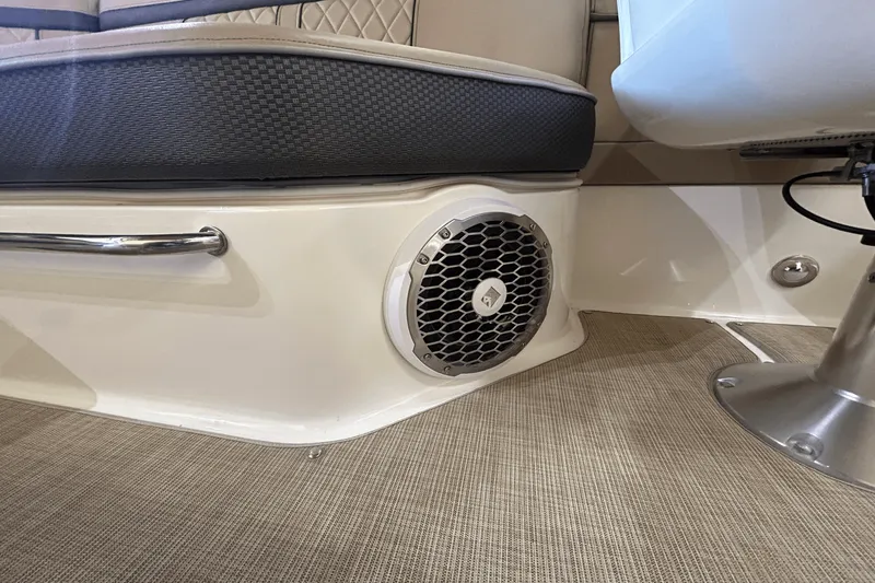 Slide: The Image of Sea Ray 250 SLX 2017 - 28